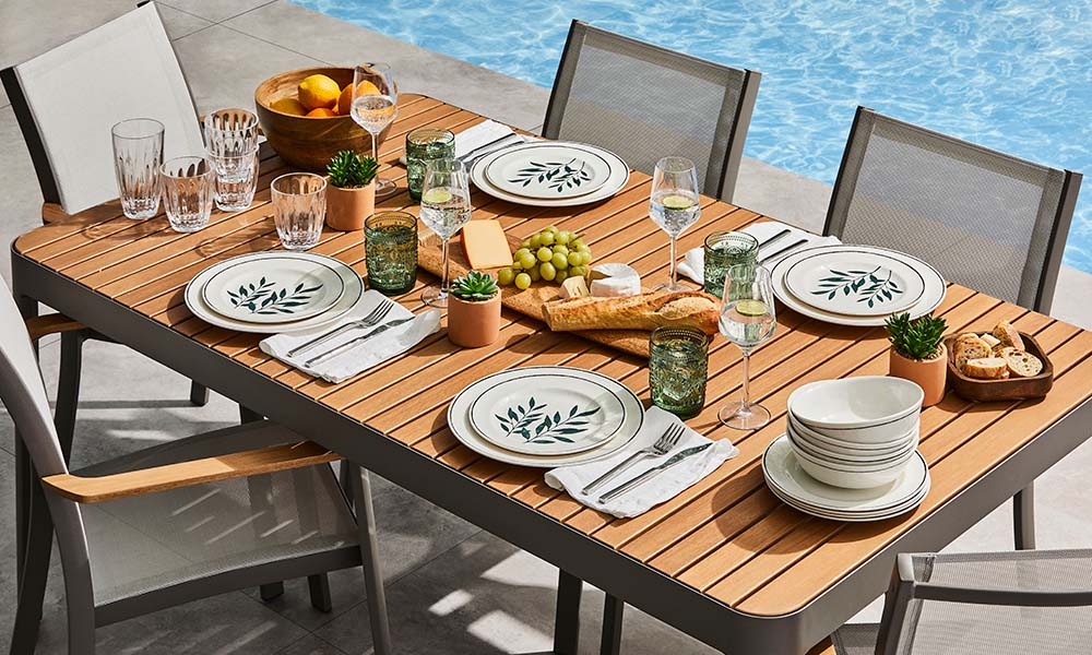 3 Reasons Dining Outdoors is the Best Part of Summer