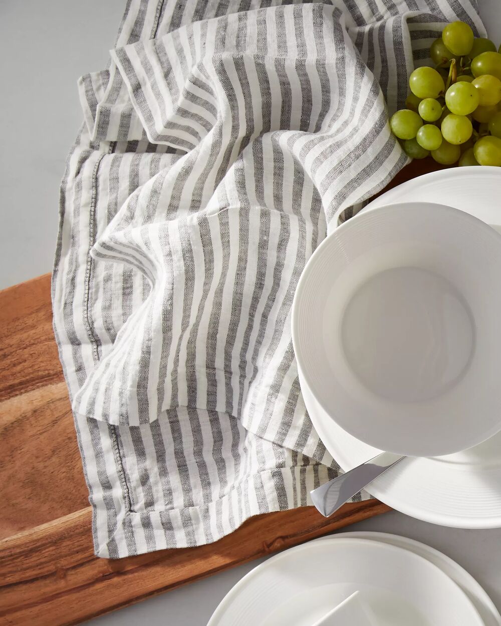 How to set a French country table linen napkins