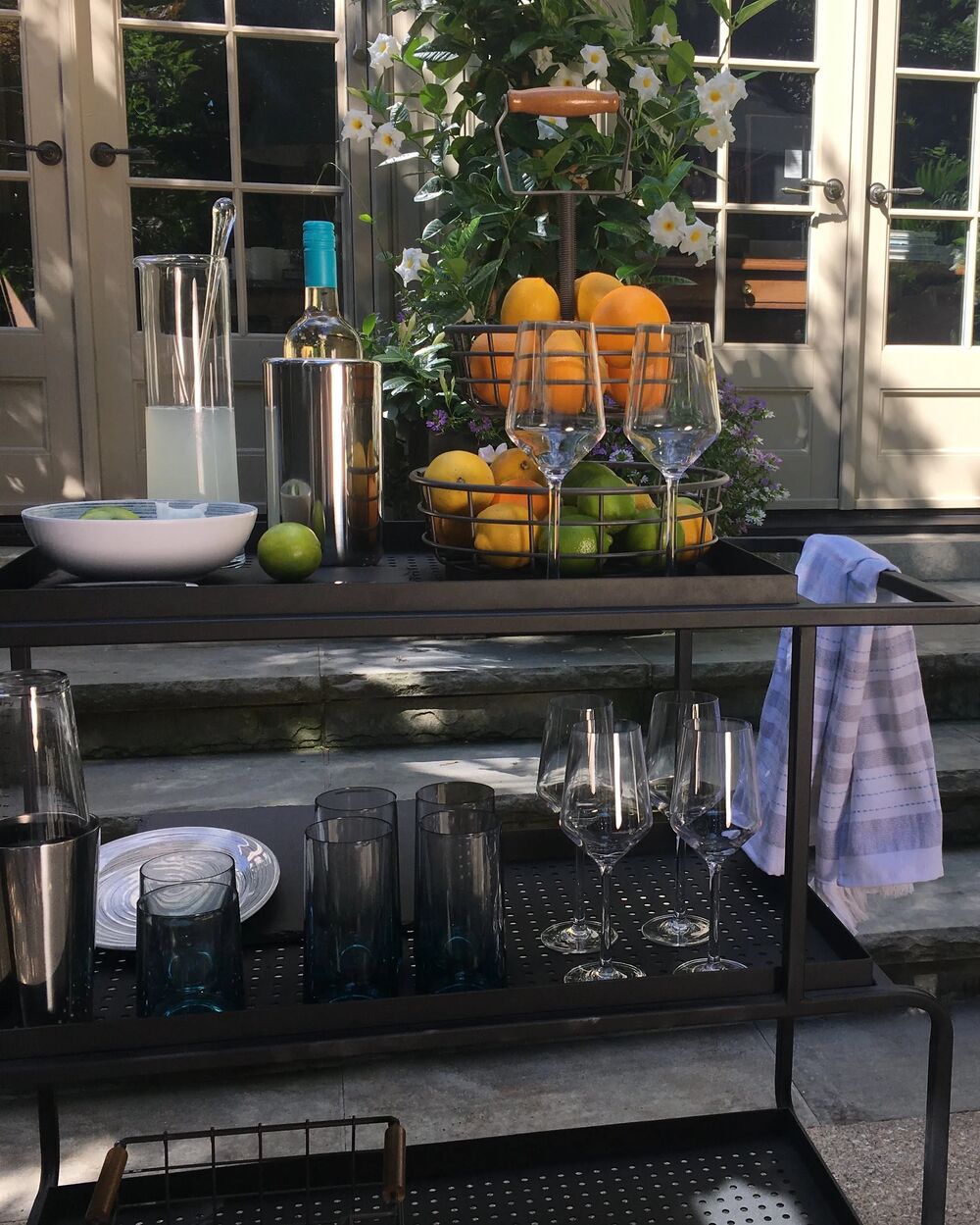 Tips for the perfect outdoor bar