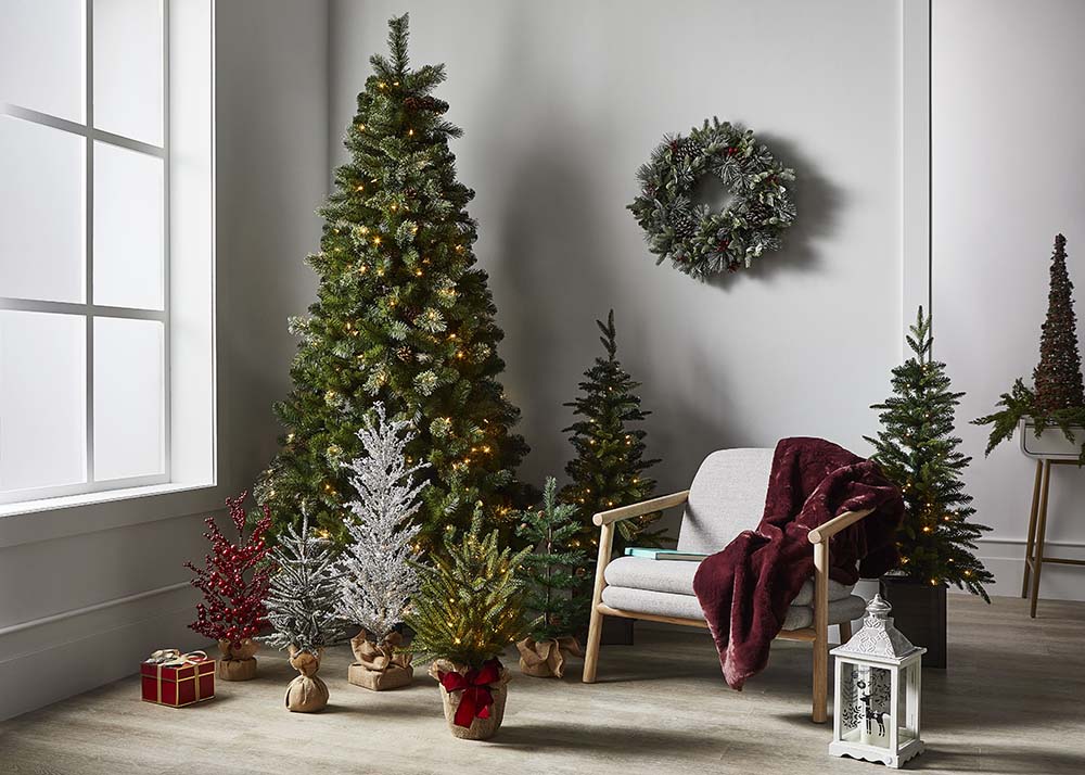 How To Decorate Your Christmas Tree For The Holidays Gluckstein Home Elements - How To Decorate Christmas Tree At Home
