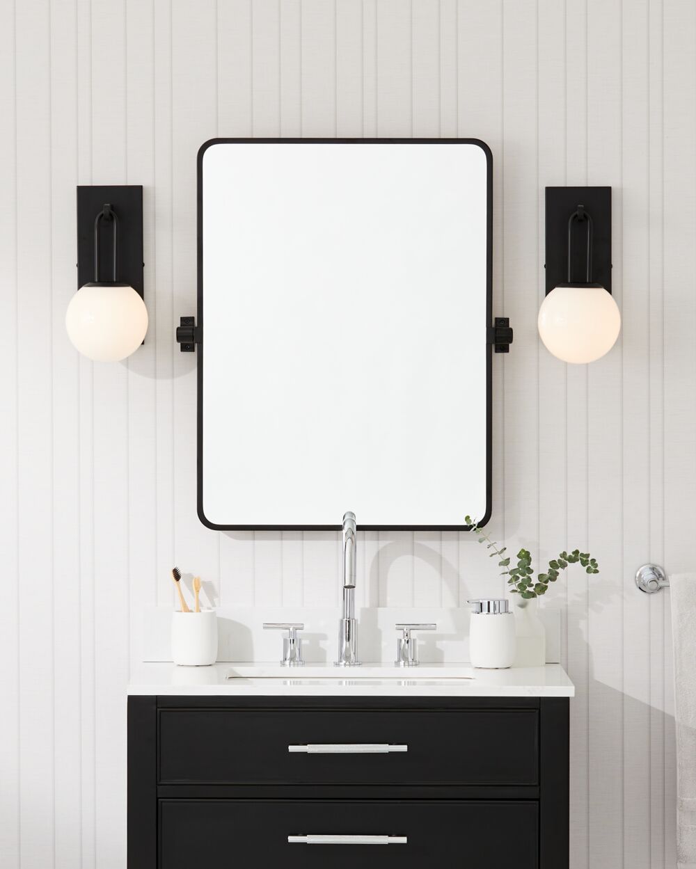 GlucksteinElements matte black Orly sconce light