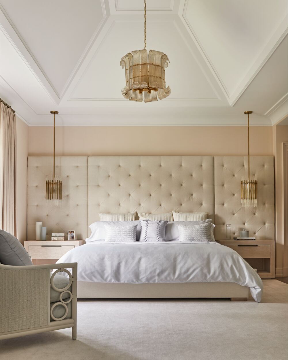 How to design a bedroom with quiet glamour