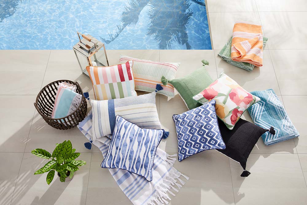 GlucksteinHome Outdoor Cushions and Towels