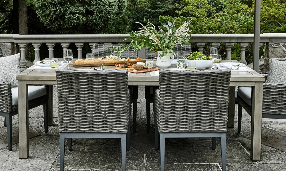 Your summer patio style GlucksteinHome Sedona Dining set