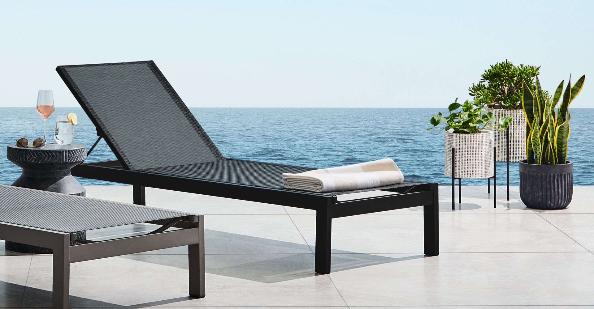 GlucksteinHome patio furniture Antibes lounger