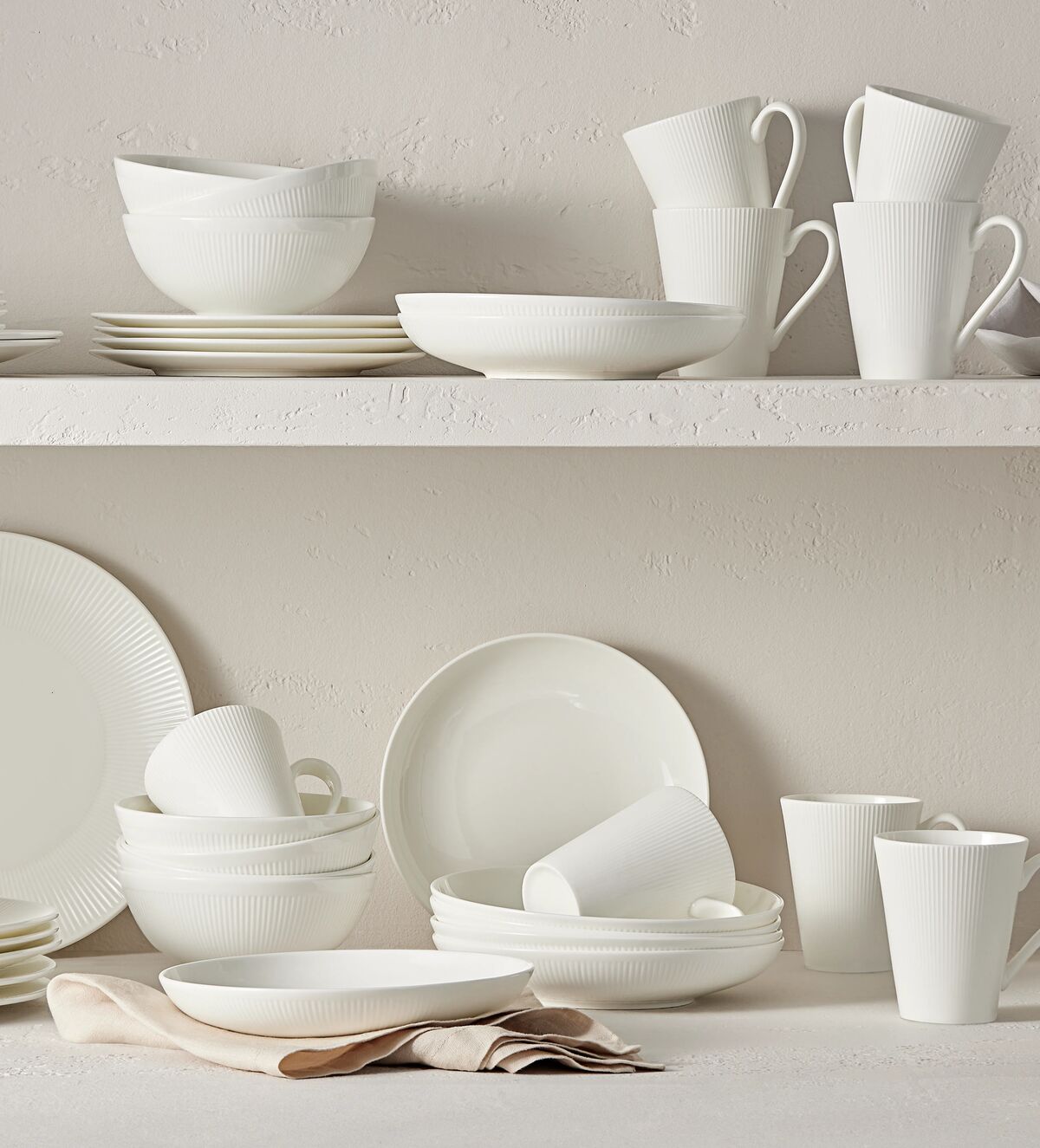 GlucksteinHome Delphine dinnerware set