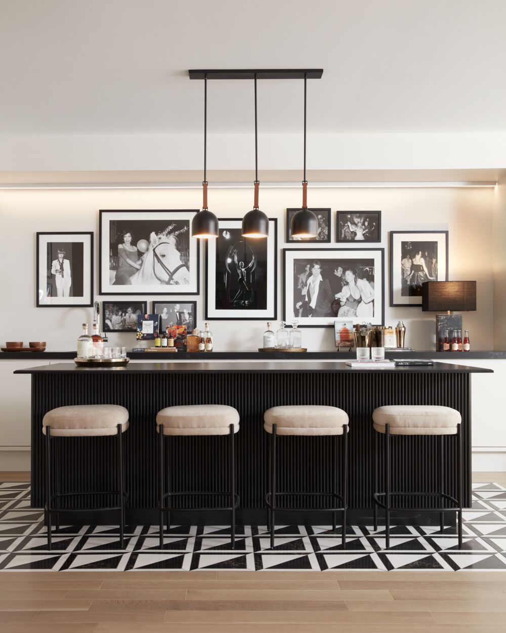 Brian Gluckstein home bar black and white design