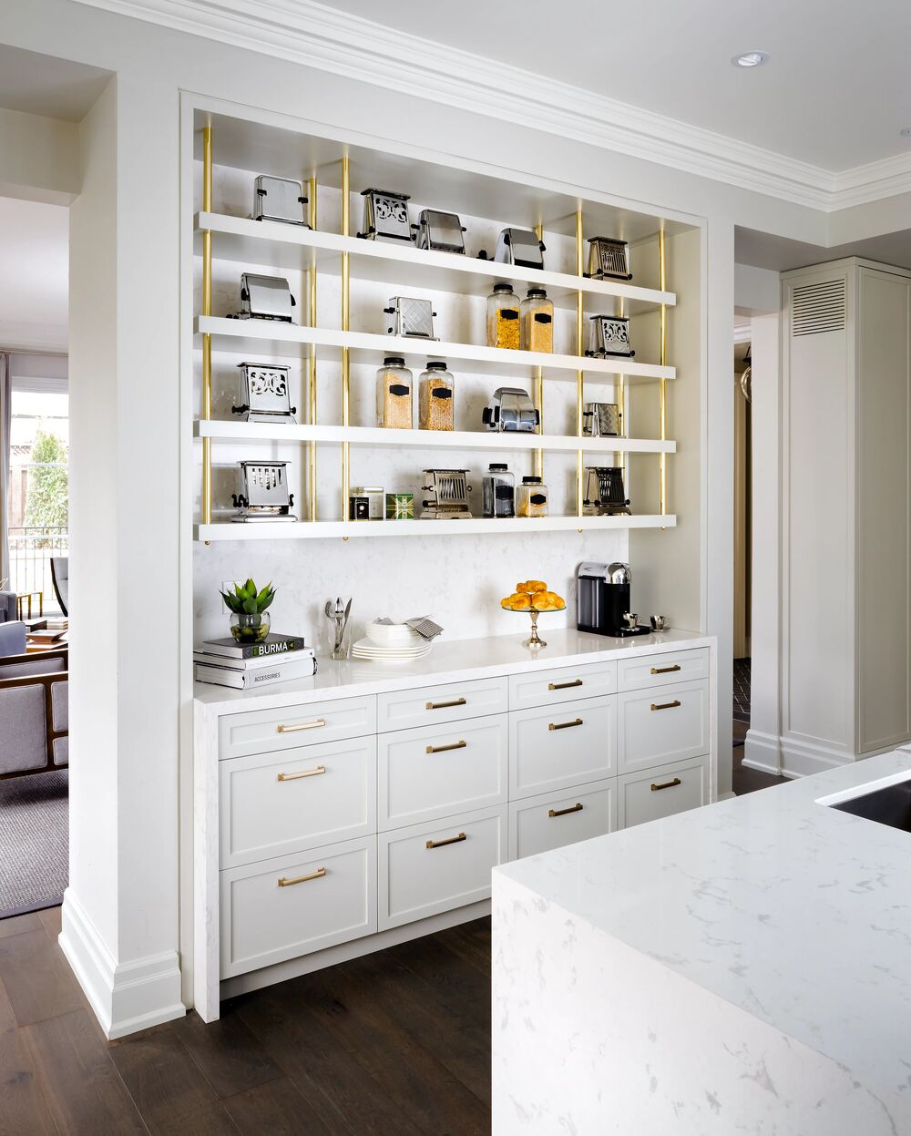 GlucksteinHome open shelf kitchen design