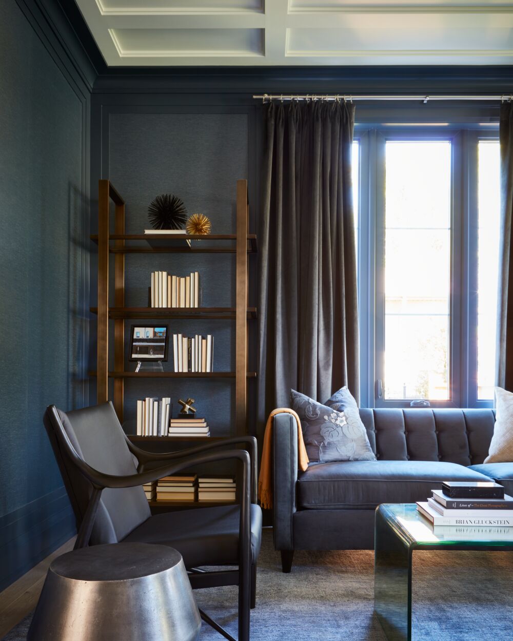 Rich cozy colour ideas GlucksteinHome navy room