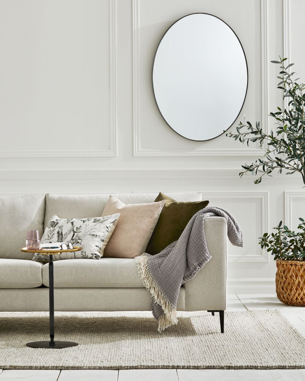 How to make a room feel more calm GlucksteinHome cushions and throw