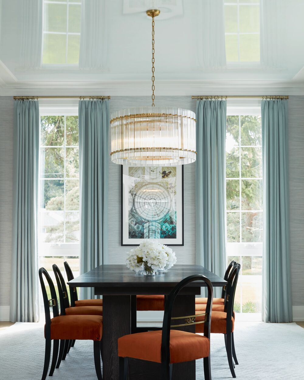 Luxurious design details high gloss ceiling GlucksteinHome