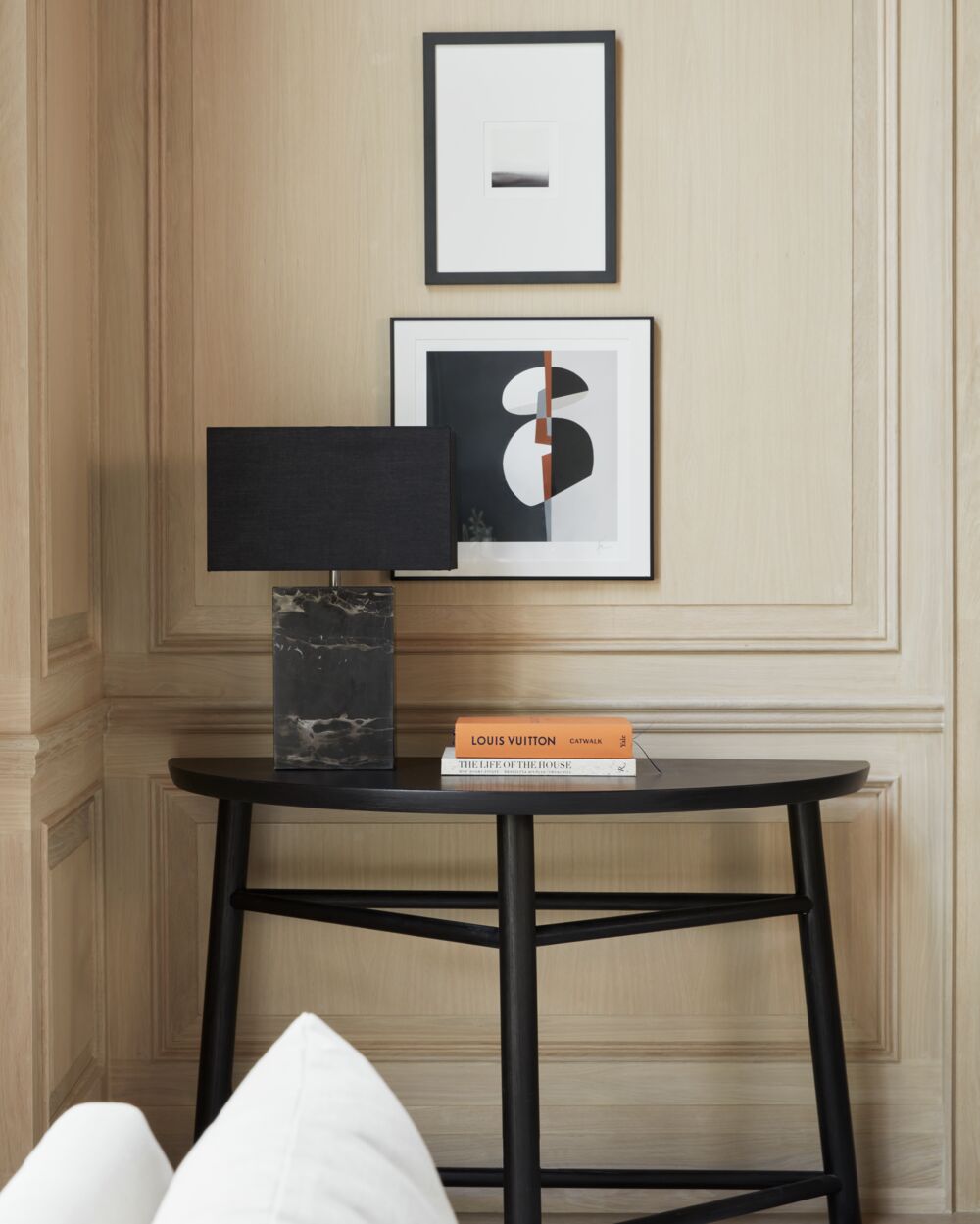 Contrasting wood tones GlucksteinHome
